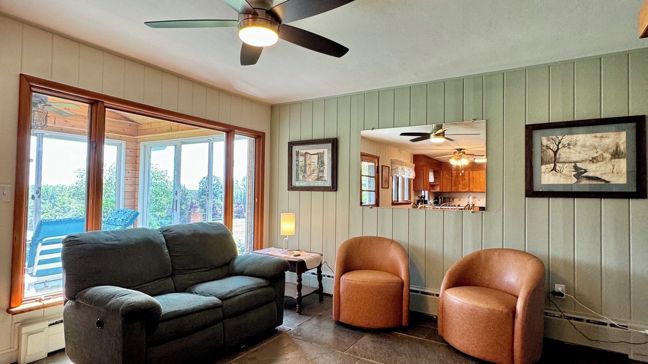 Photo of Livingroom in Parksville