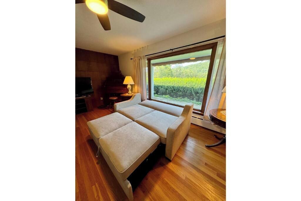 Photo of Livingroom in Parksville