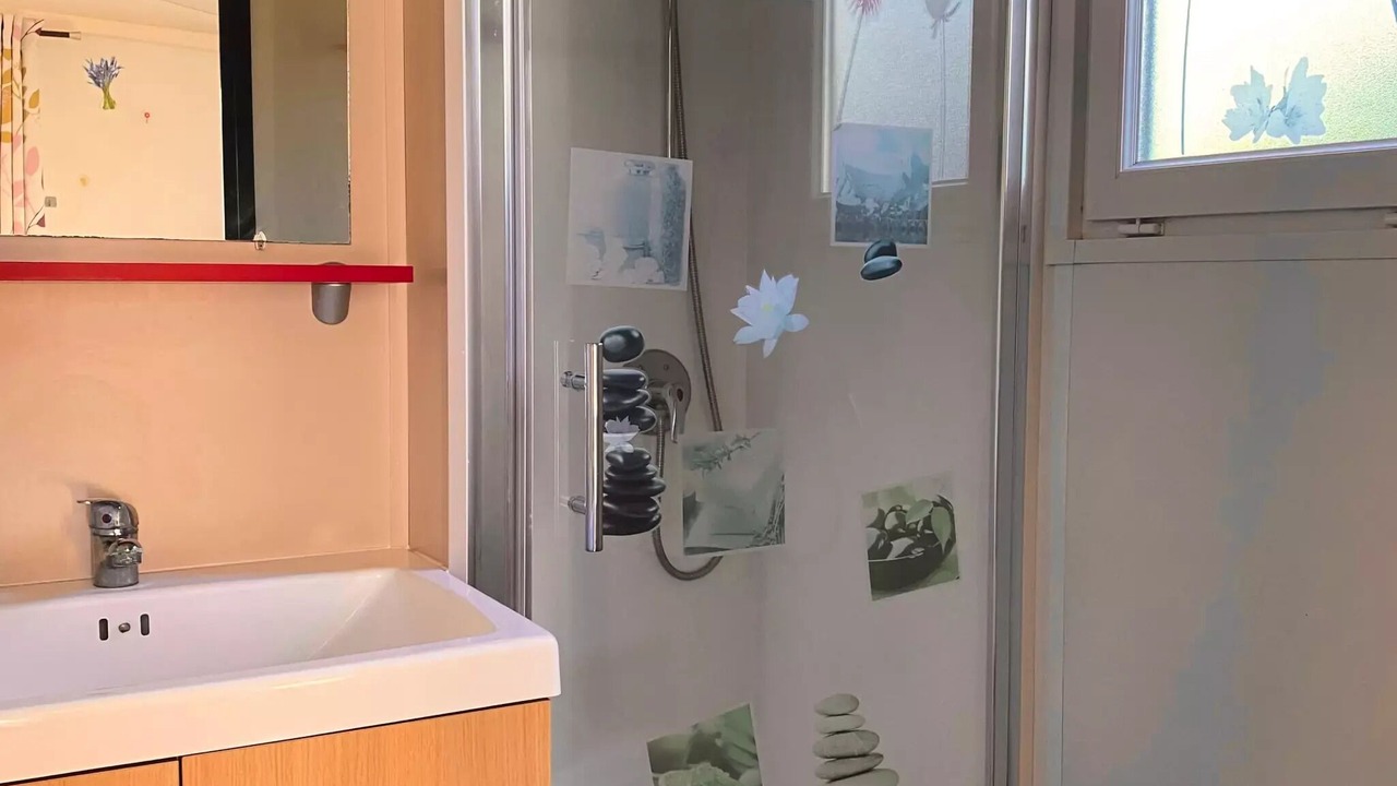 Photo of Bathroom in Angicourt