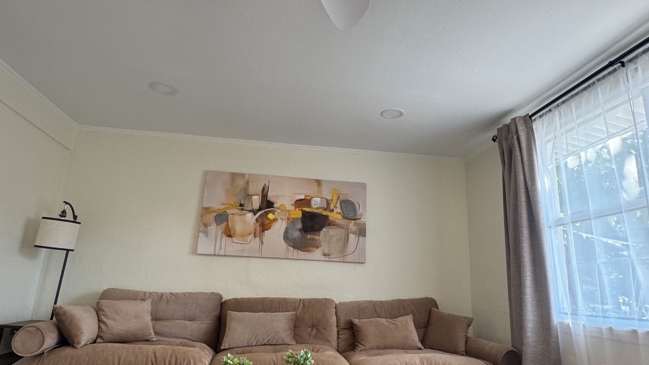 Photo of Livingroom in Broadview Manor
