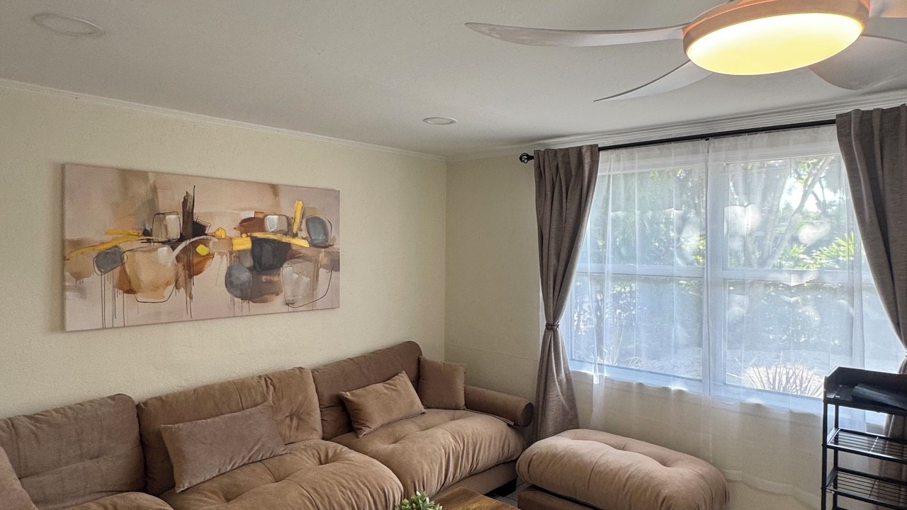 Photo of Livingroom in Broadview Manor