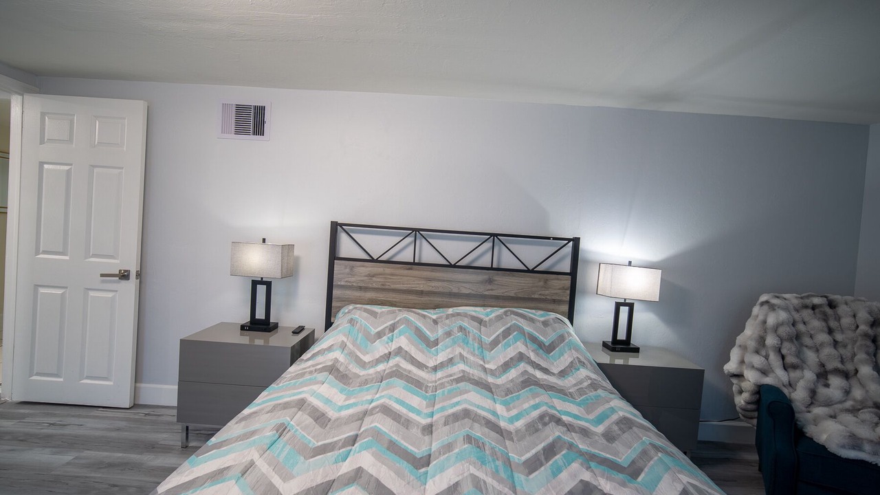 Photo of Bedroom in Broadview Manor