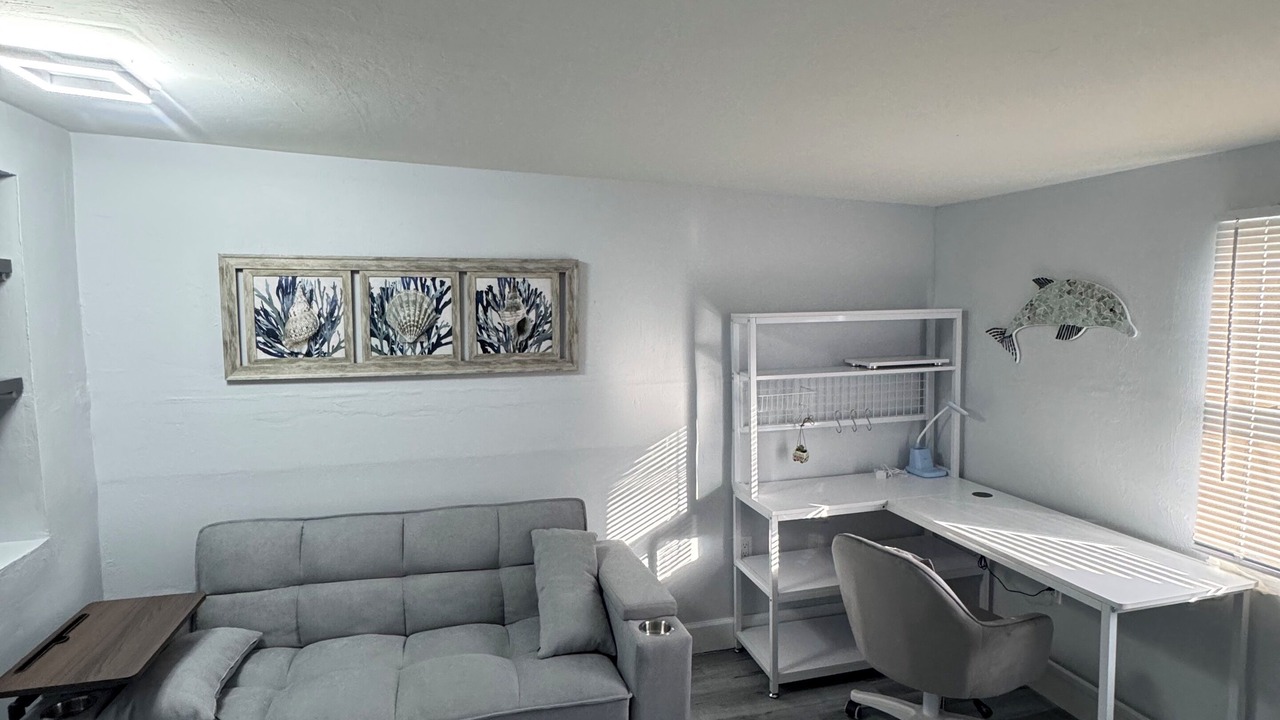 Photo of Livingroom in Broadview Manor