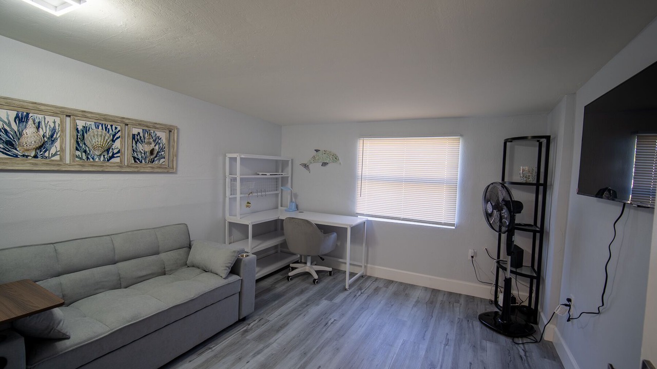 Photo of Livingroom in Broadview Manor