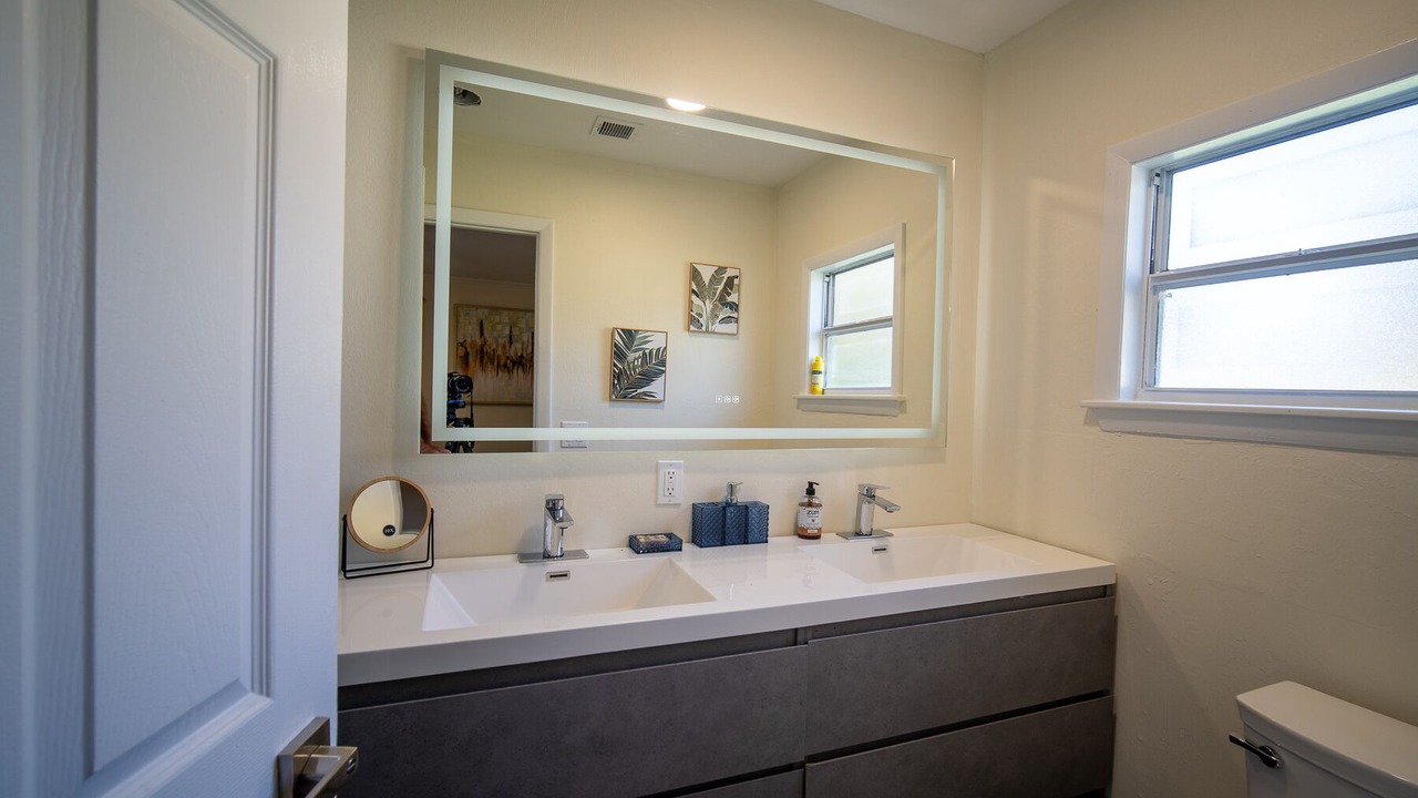 Photo of Bathroom in Broadview Manor
