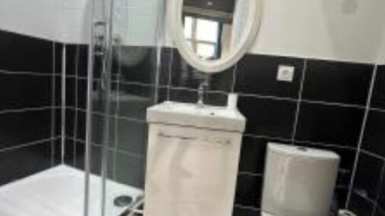 Photo of Bathroom in Jules Ferry - Recamier