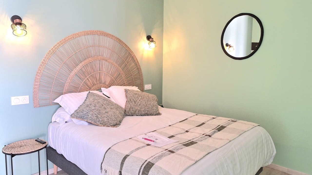 Photo of Bedroom in Sainte-Tulle