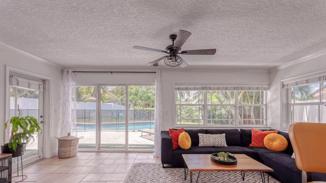 Photo of Livingroom in Oakland Park