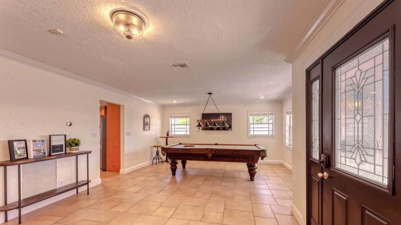 Photo of Bedroom in Oakland Park