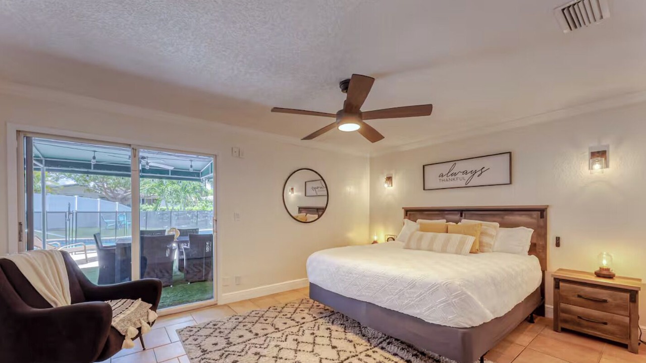 Photo of Bedroom in Oakland Park