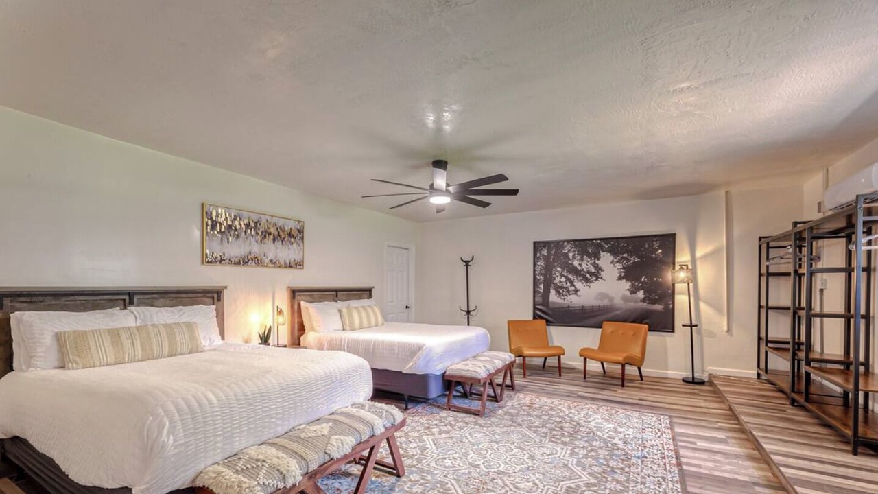 Photo of Bedroom in Oakland Park