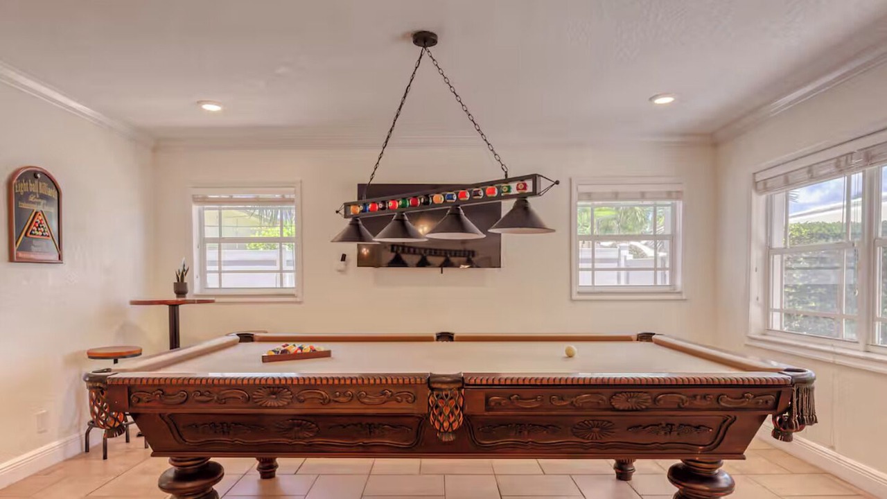 Photo of Bedroom in Oakland Park