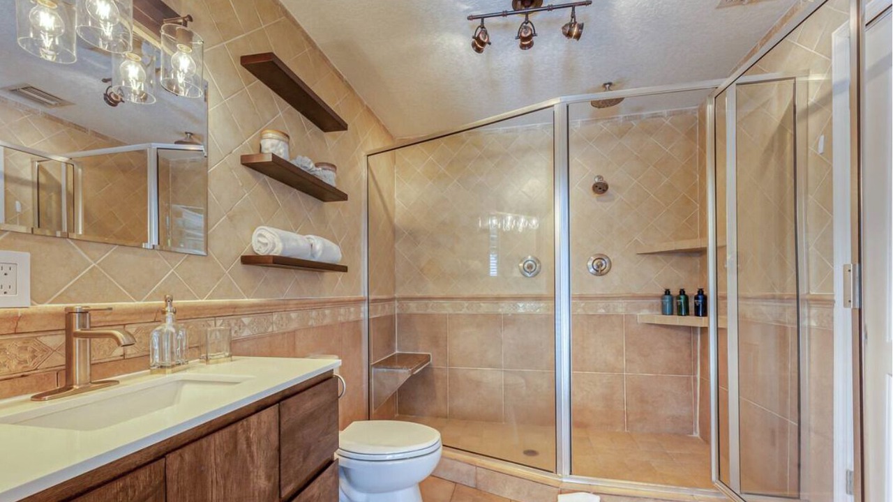 Photo of Bathroom in Oakland Park