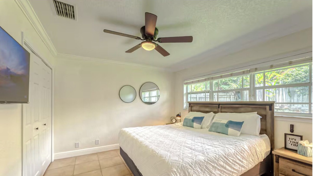Photo of Bedroom in Oakland Park