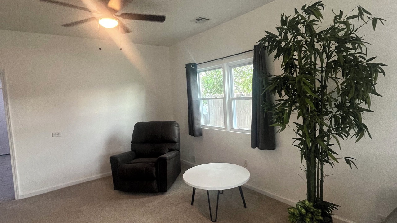 Photo of Livingroom in Garden City
