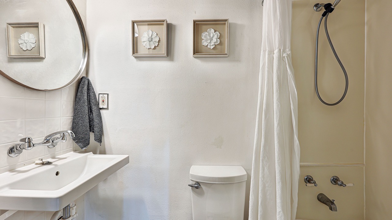 Photo of Bathroom in Broadway