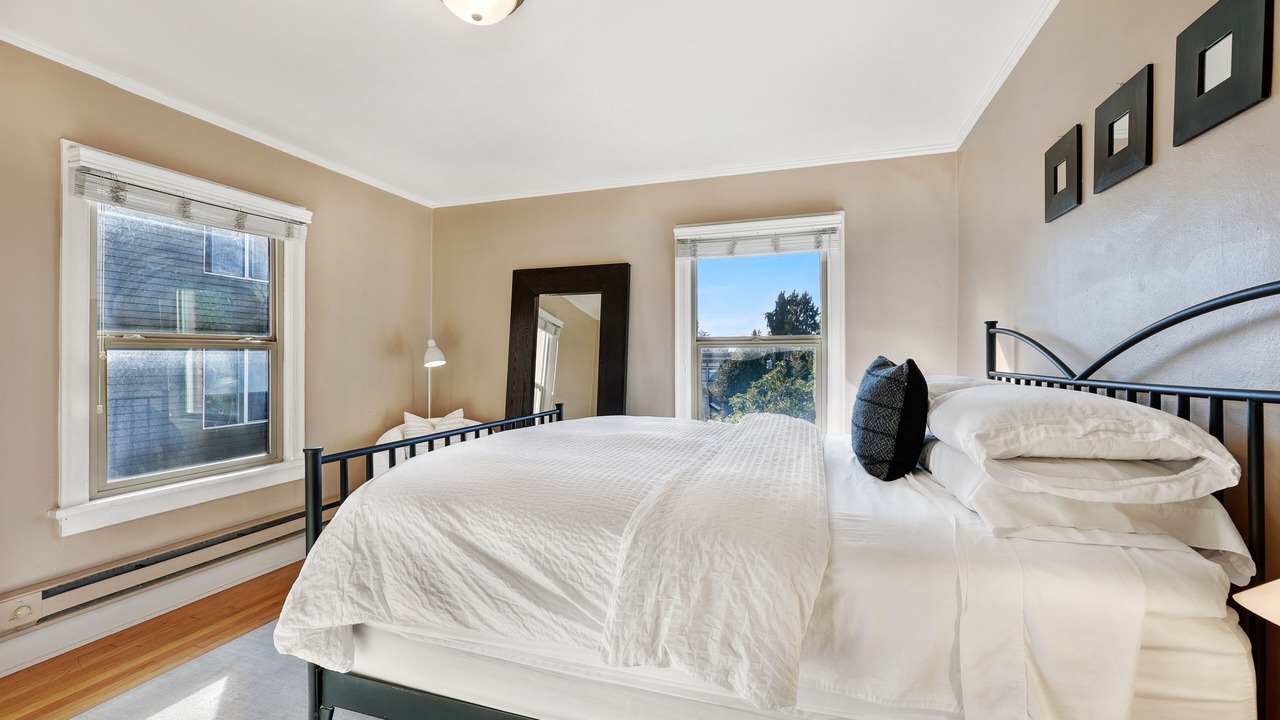 Photo of Bedroom in Broadway