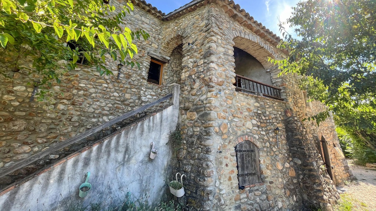 Photo of Others in Les Mages