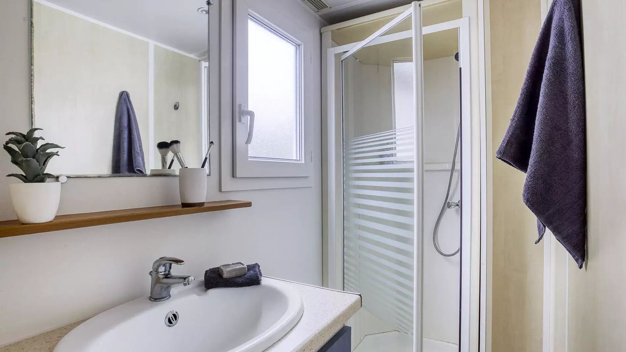 Photo of Bathroom in Nesles-la-Vallee