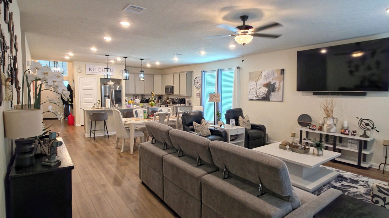 Photo of Livingroom in College Station