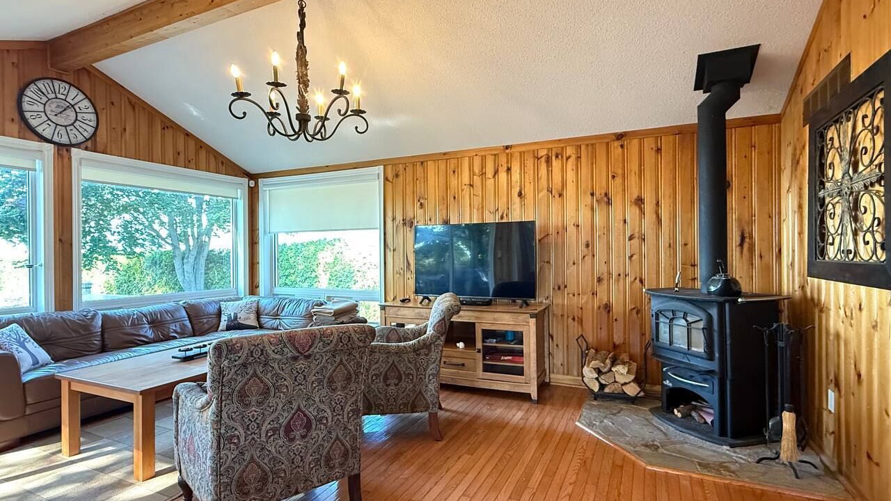 Photo of Livingroom in Ramara