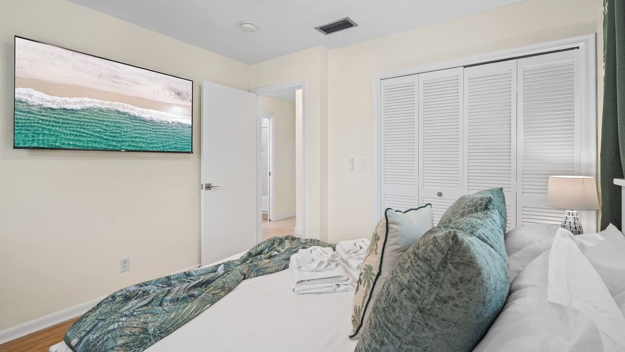 Photo of Bedroom in Golfview Harbor