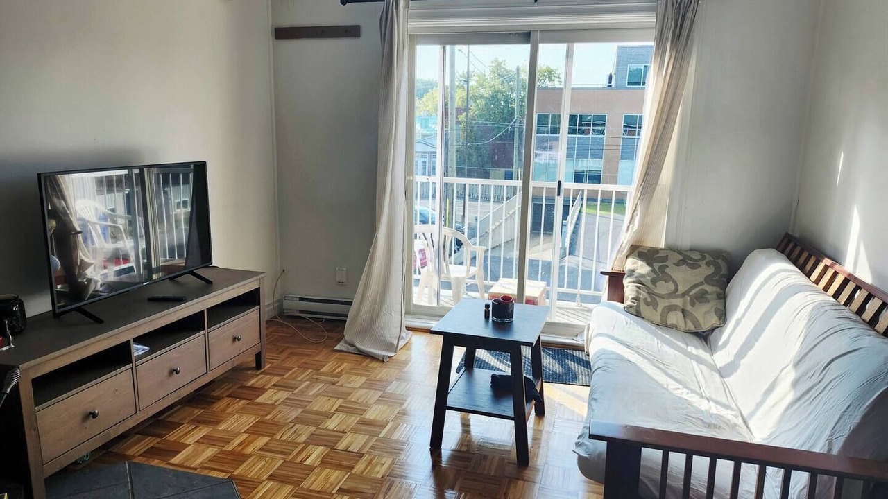 Photo of Livingroom in Longueuil