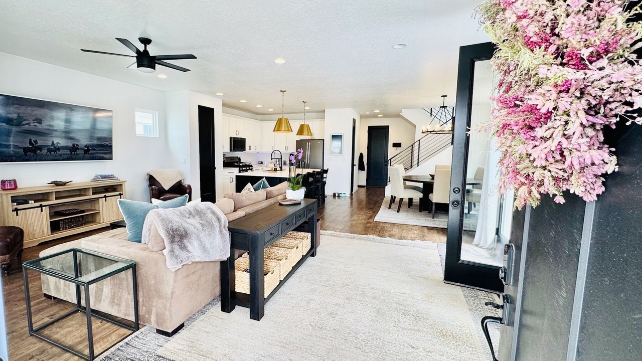 Photo of Livingroom in Daybreak