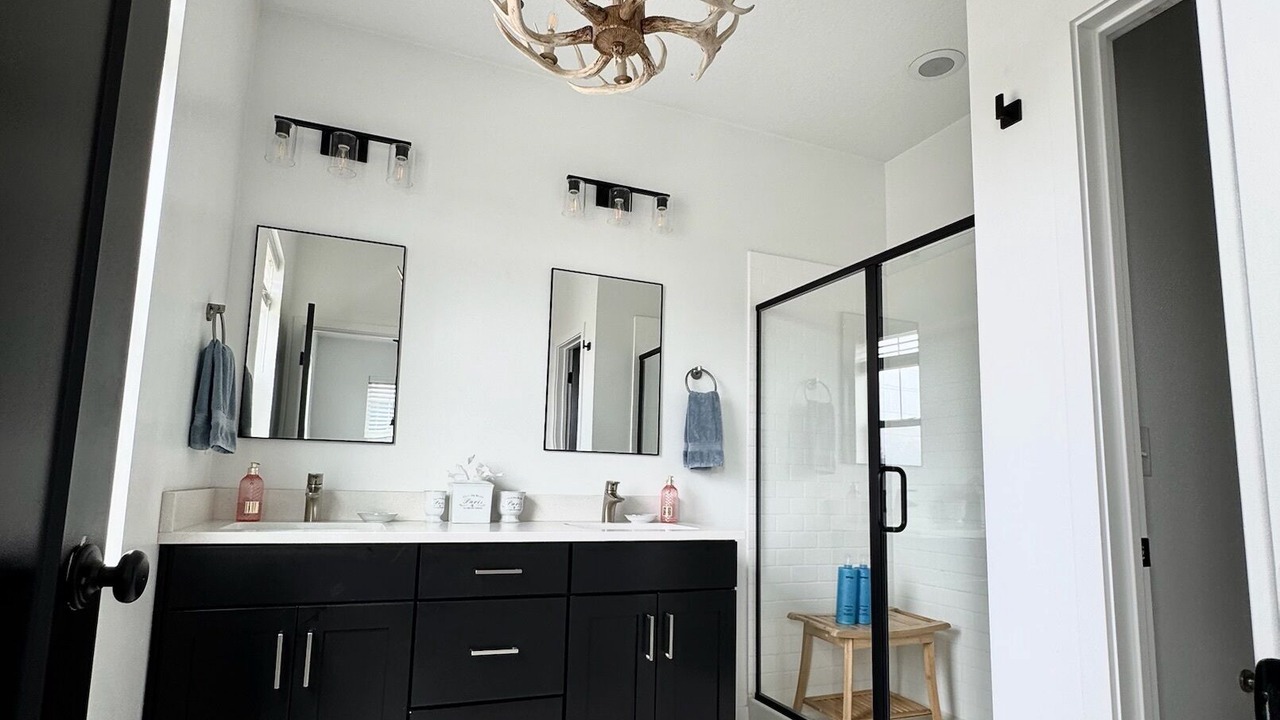 Photo of Bathroom in Daybreak