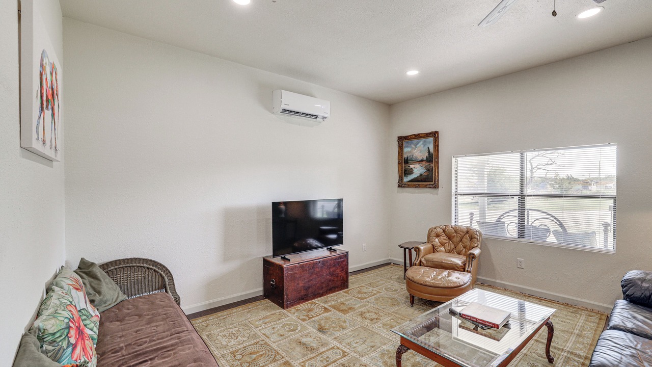 Photo of Livingroom in Jacksboro