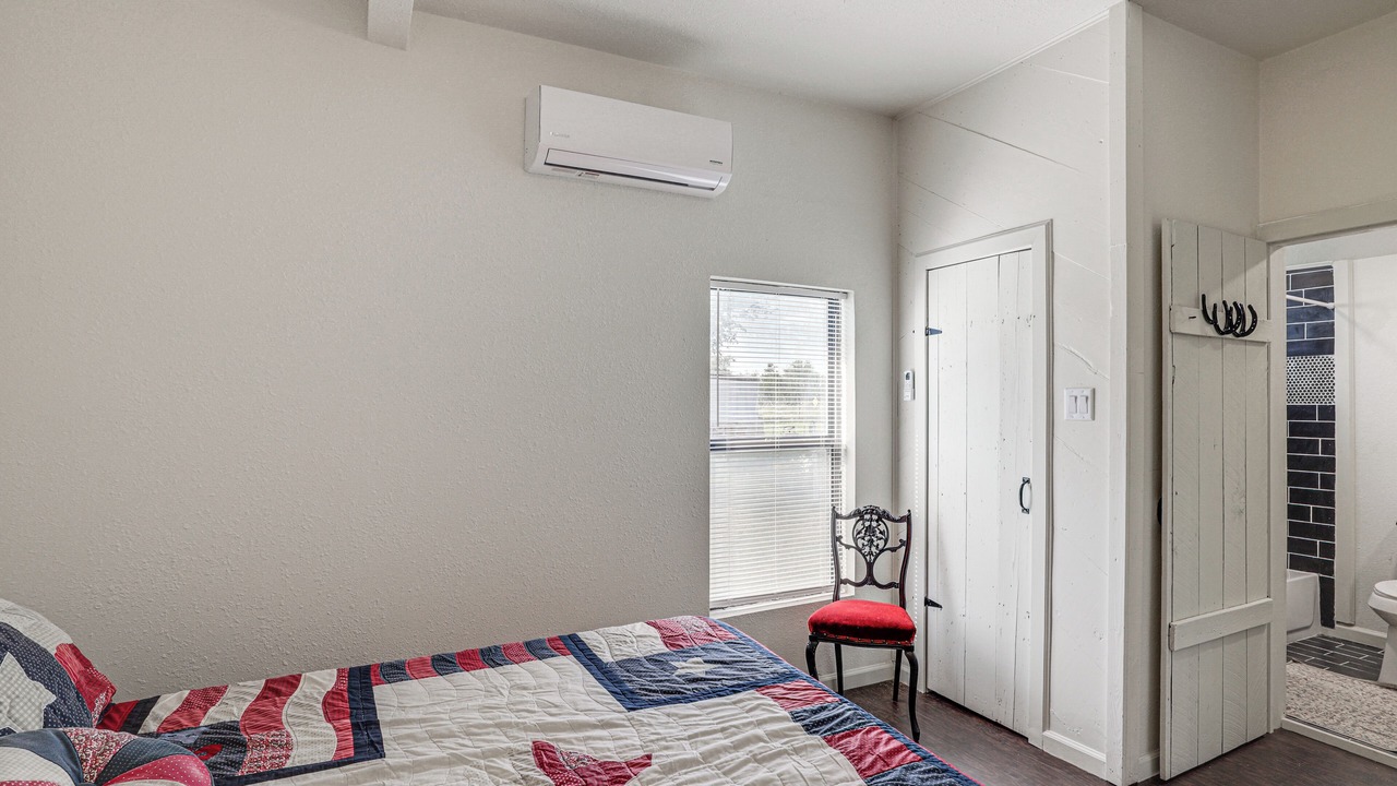 Photo of Bedroom in Jacksboro