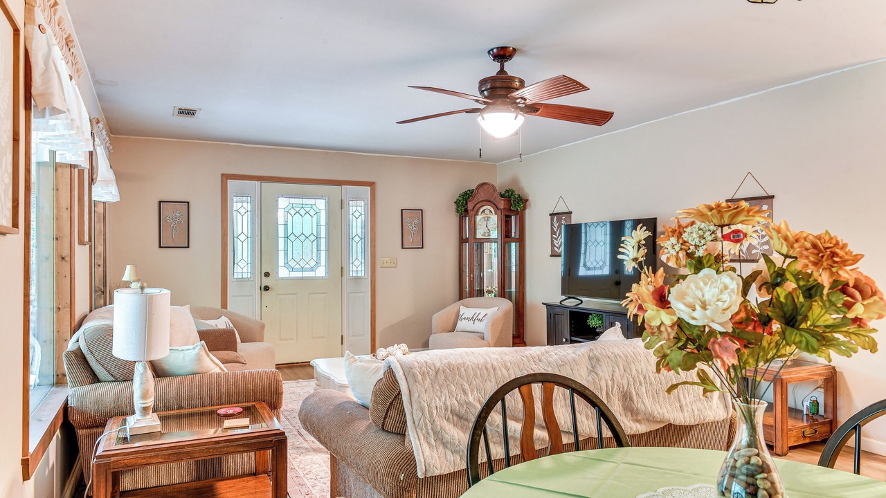 Photo of Livingroom in Eatonton