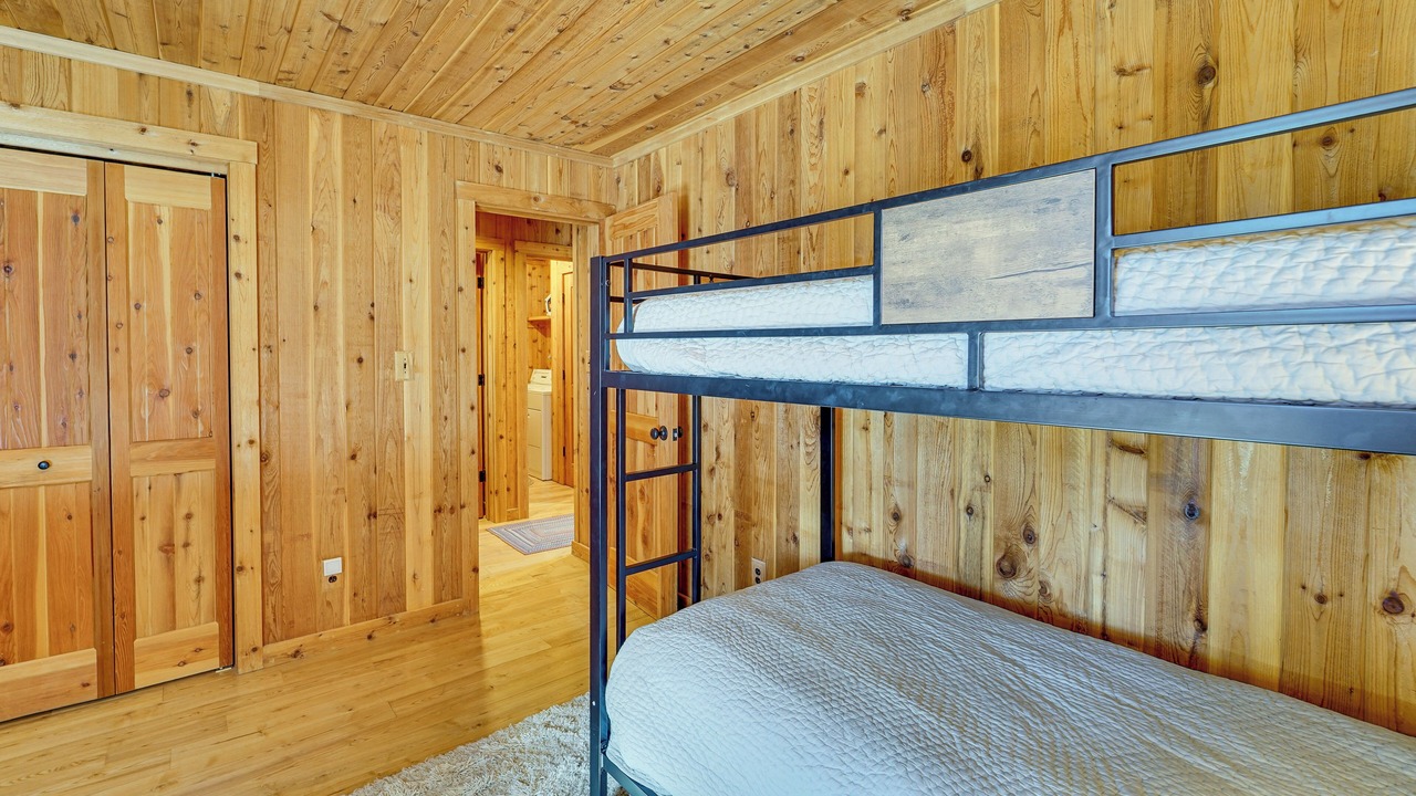 Photo of Bedroom in Columbine Lake