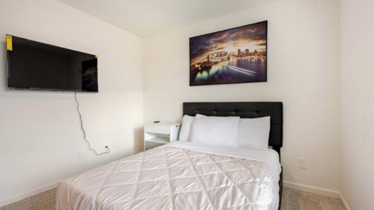 Photo of Bedroom in Raisin