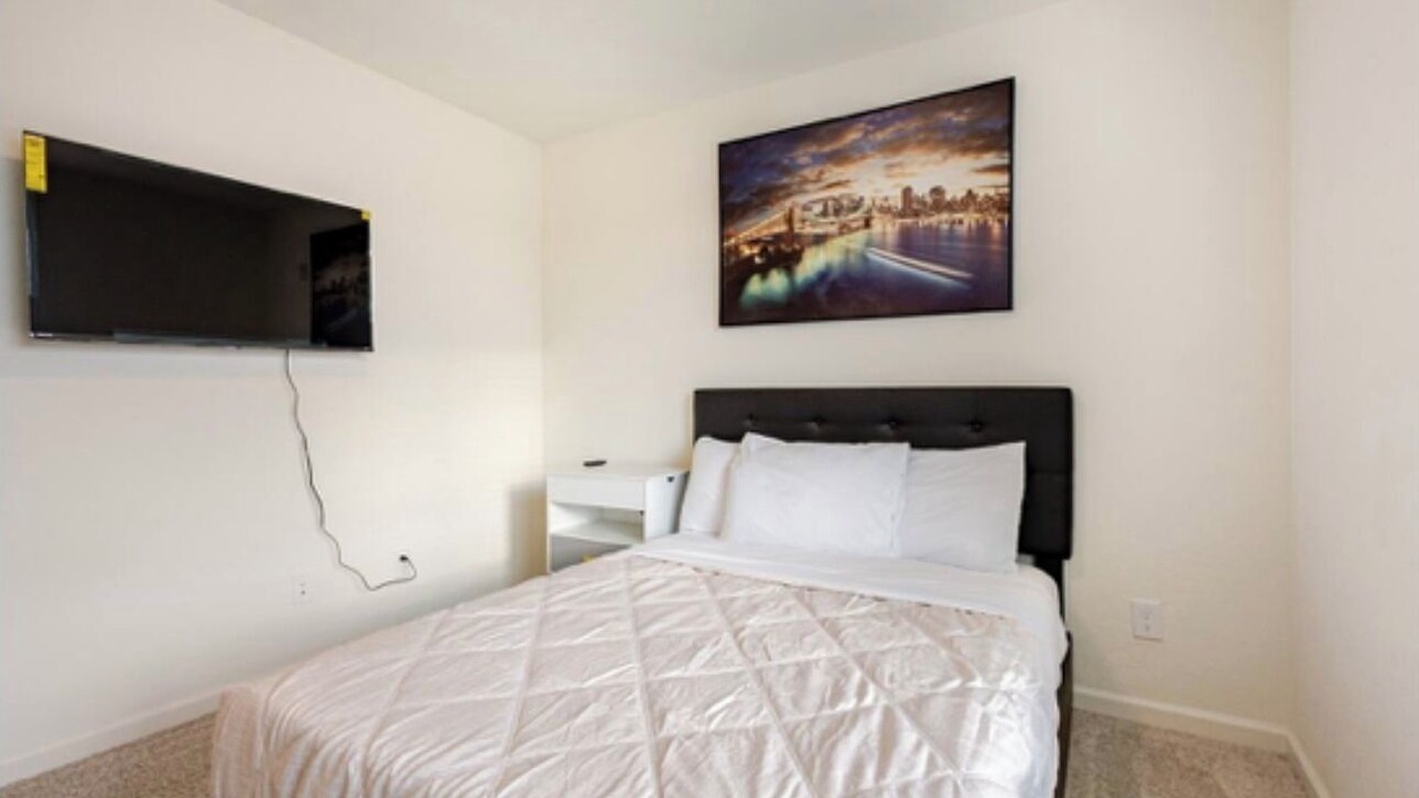 Photo of Bedroom in Raisin