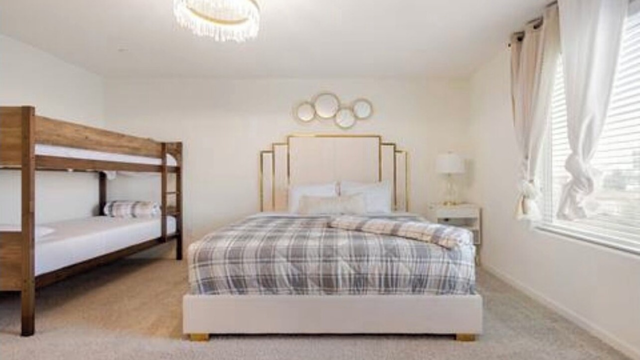 Photo of Bedroom in Raisin