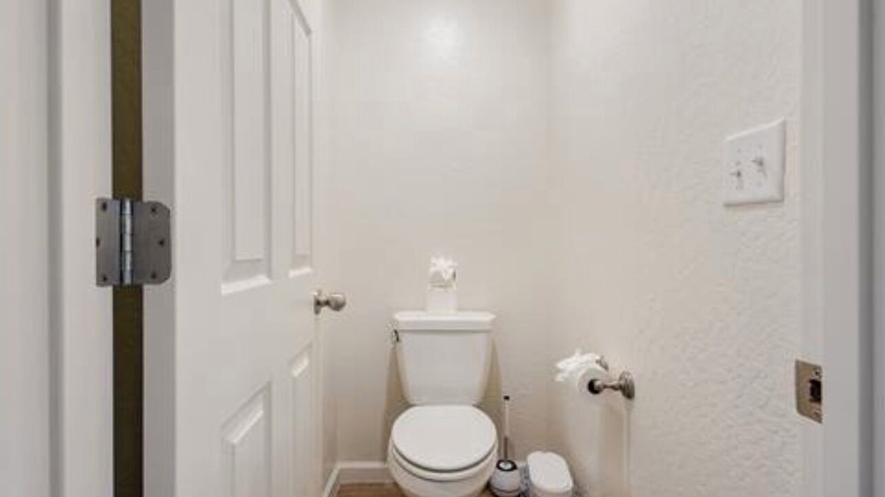 Photo of Bathroom in Raisin