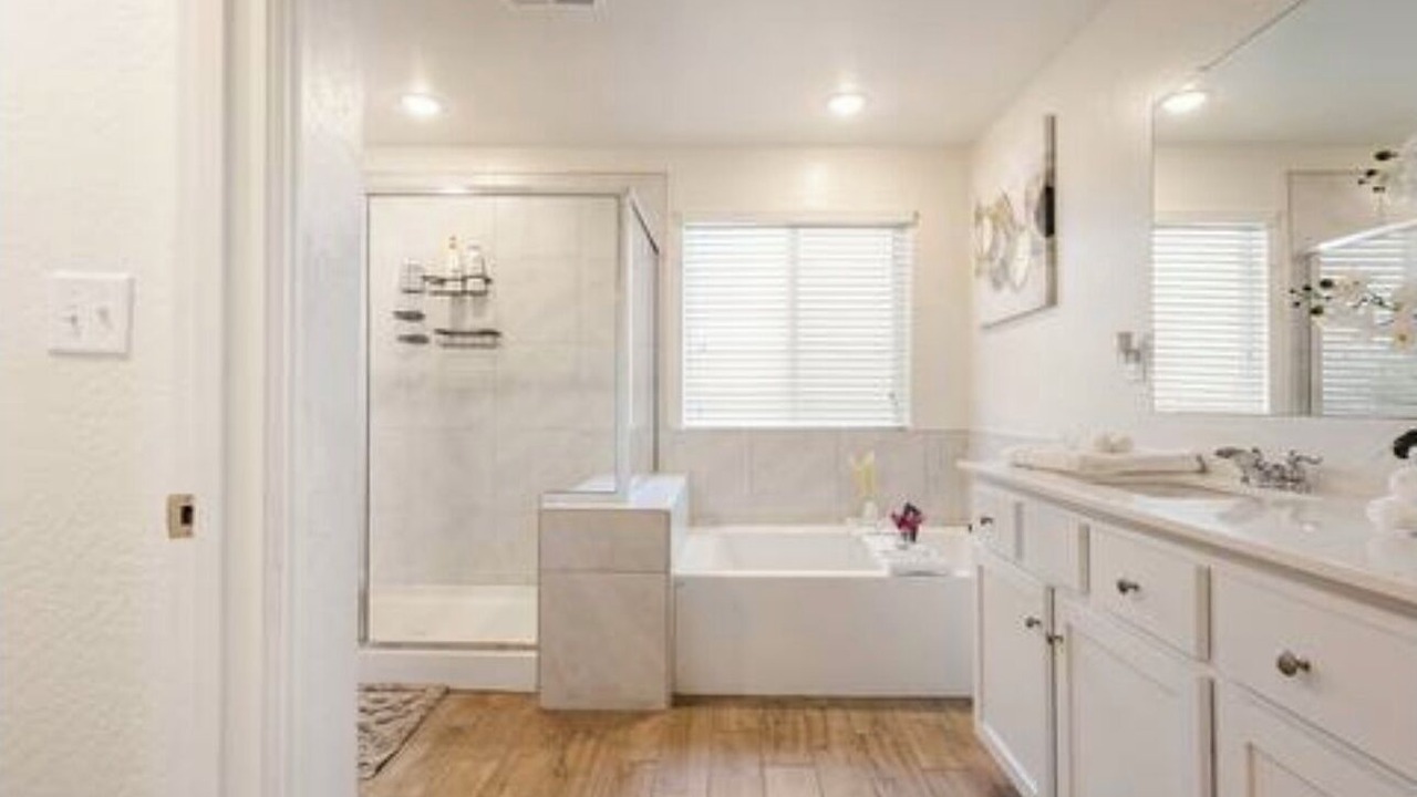 Photo of Bathroom in Raisin