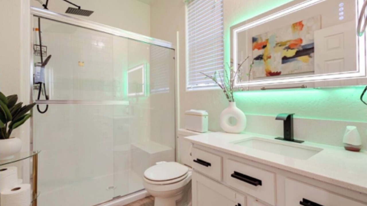 Photo of Bathroom in Raisin