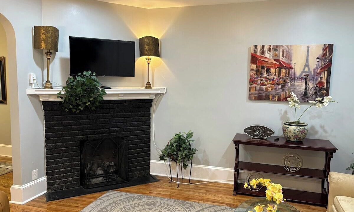 Photo of Livingroom in Petworth