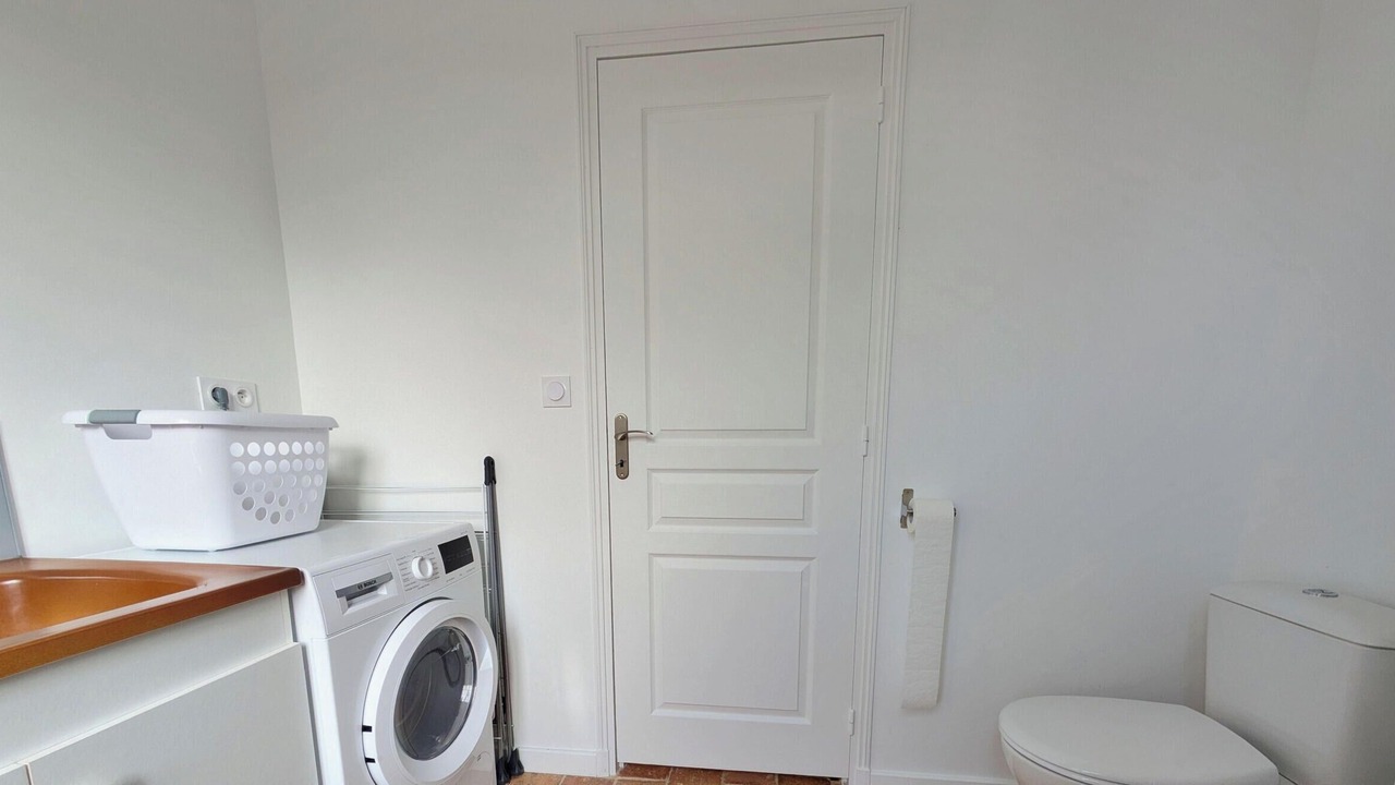 Photo of Bathroom in Saint-Denis-d'Anjou