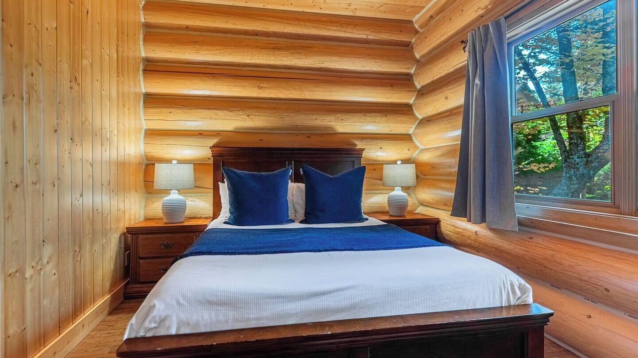Photo of Bedroom in Fiddler Lake Resort
