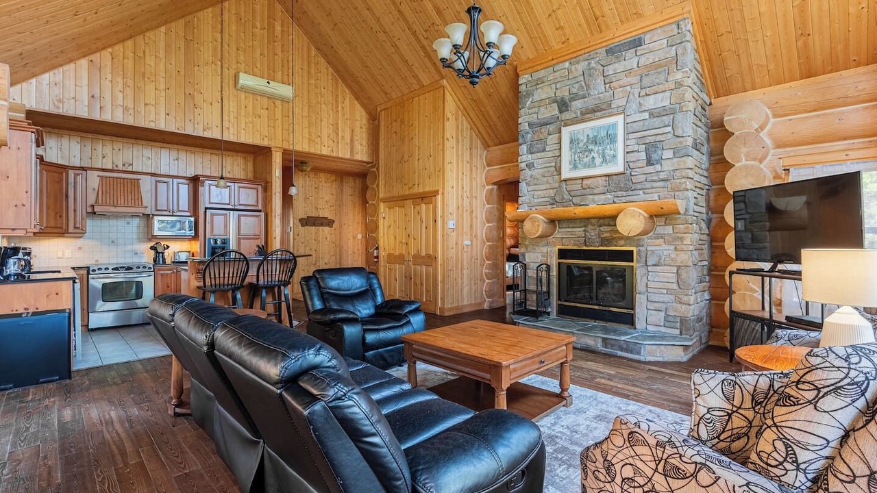Photo of Livingroom in Fiddler Lake Resort