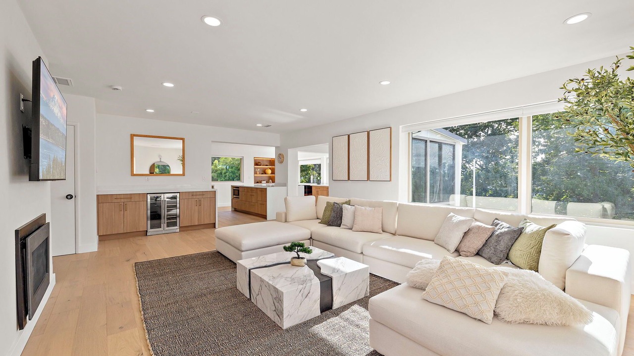 Photo of Livingroom in East Queen Anne