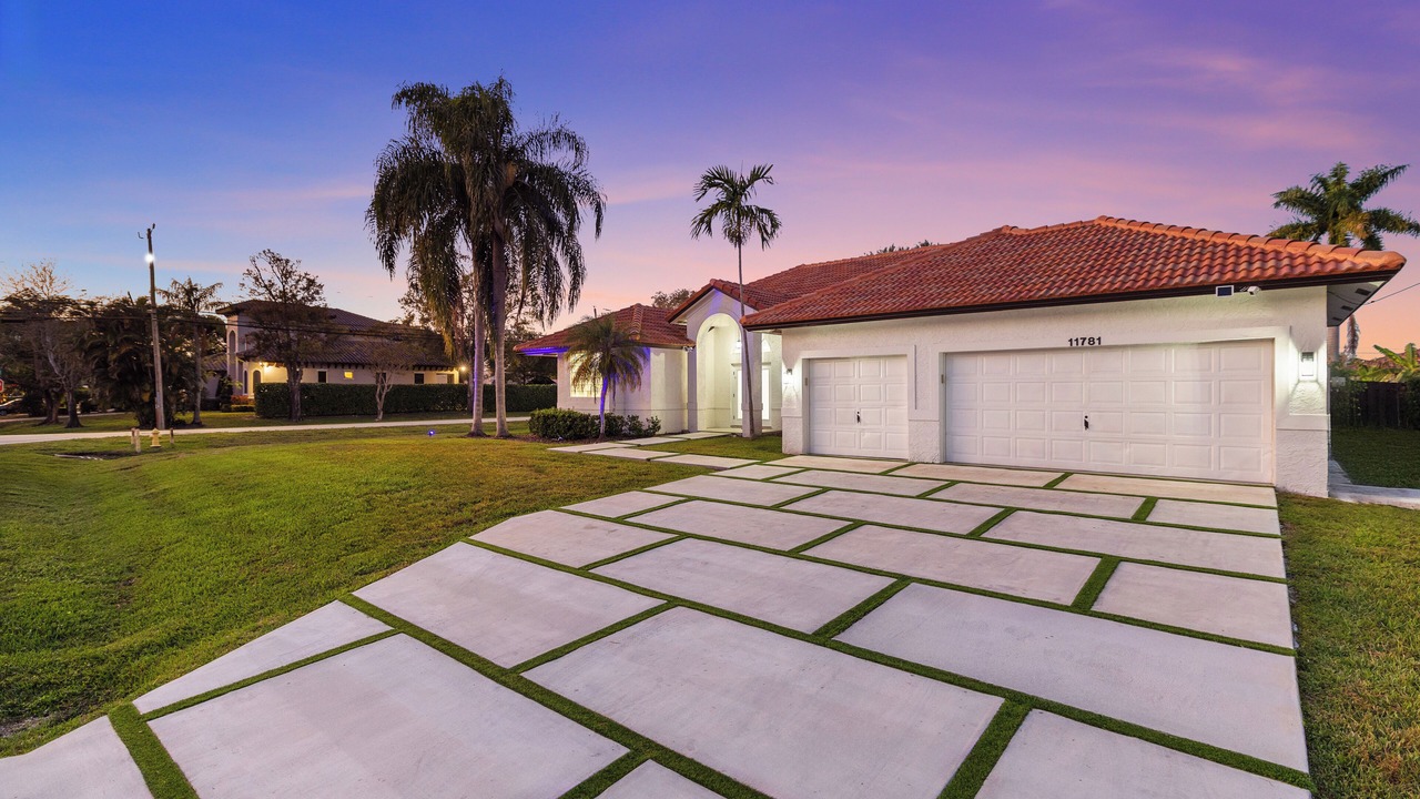 Photo of Outdoor in Sunrise