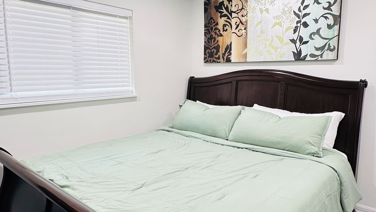 Photo of Bedroom in Bayshore Gardens