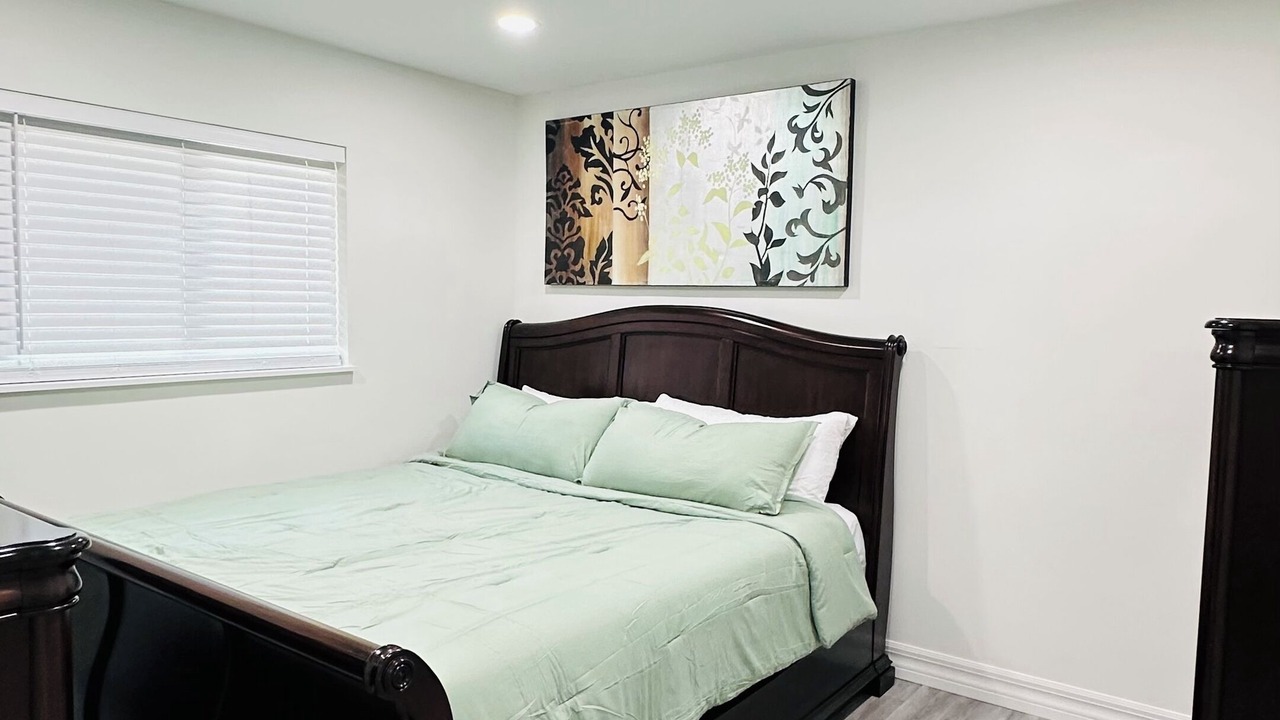 Photo of Bedroom in Bayshore Gardens