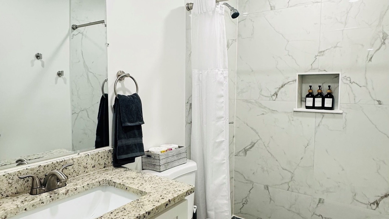 Photo of Bathroom in Bayshore Gardens
