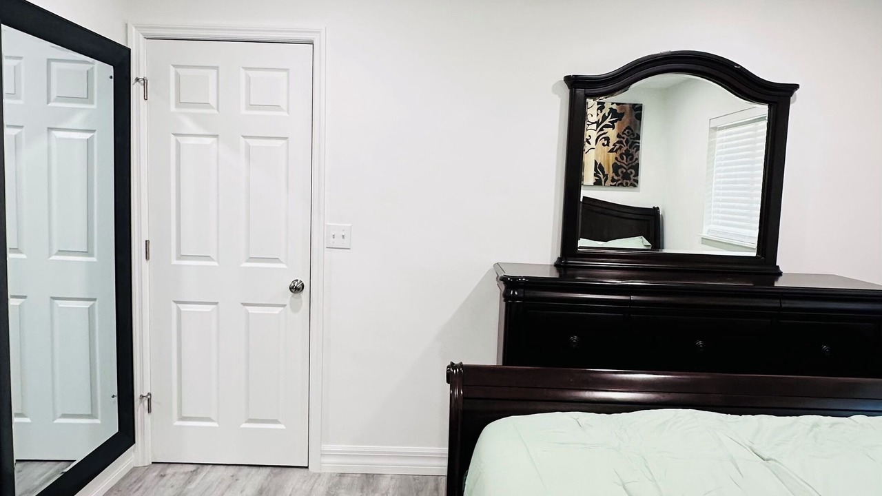 Photo of Bedroom in Bayshore Gardens
