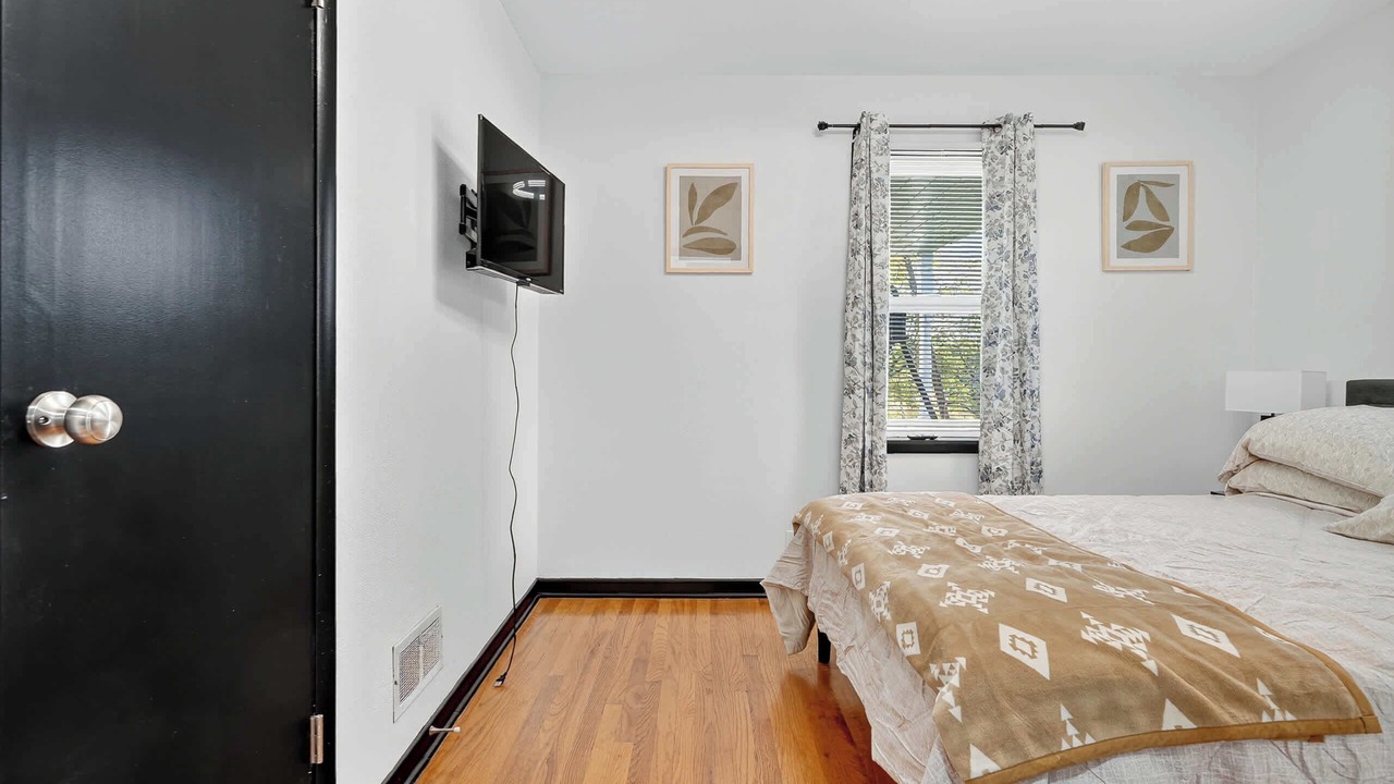 Photo of Bedroom in Waukegan
